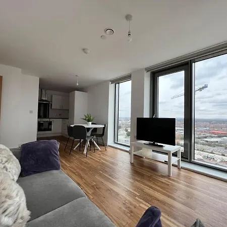 19Th Floor 2 Bedroom Apartment With Stunning Views-3